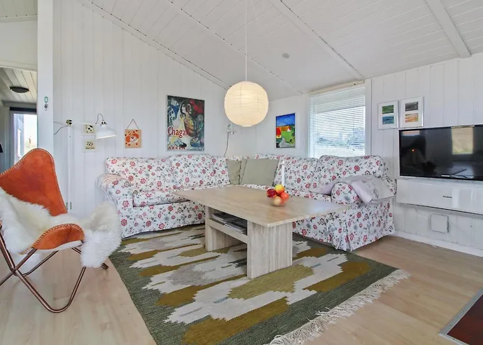 Holiday home Edyta - 400m From The Sea By Interhome